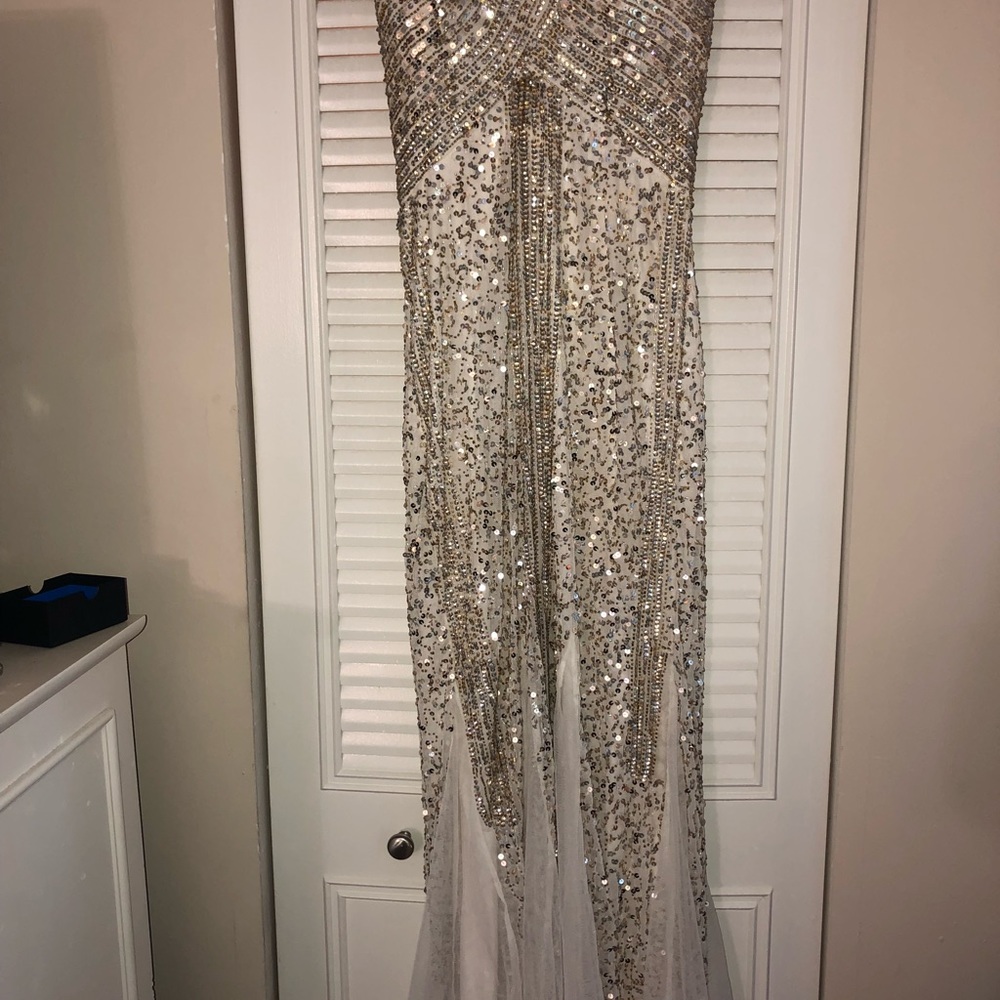 Dress - Picture 3 of 3